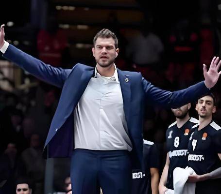 包含波特兰开拓者今夜回应争议，志在NBA季后赛名次提升，悬念犹存，高层口径保持一致的词条